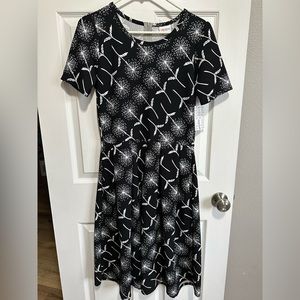 NWT LuLaRoe, Amelia black with dandelions